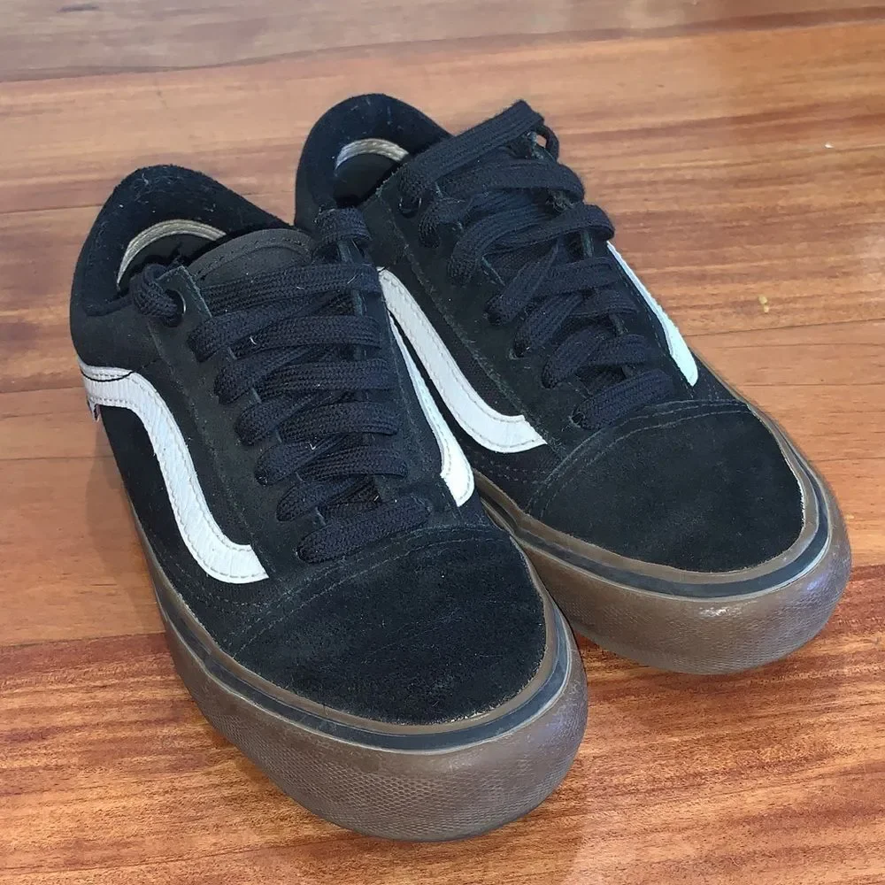 Vans Black and White skateboard Sneakers size 4